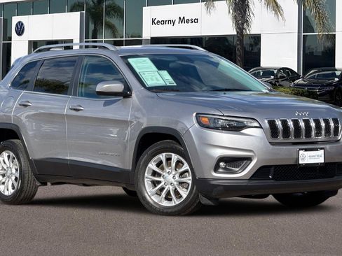Used 2019 Jeep Cherokee Latitude w/ Popular Appearance Group image 2