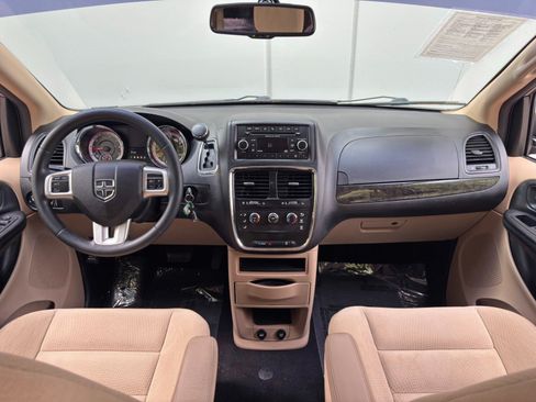 Used 2015 Dodge Grand Caravan American Value Package w/ UConnect Hands-Free Group FWD image 11