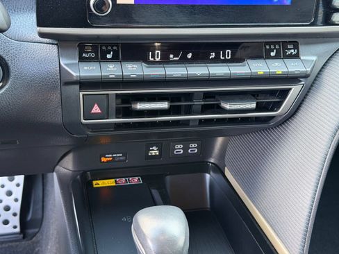 Used 2025 Toyota Camry SE w/ Convenience Package AWD/4WD image 18