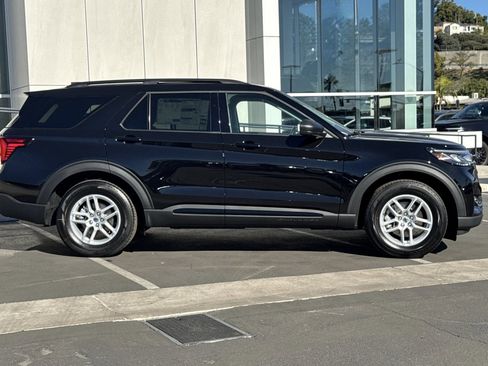 New 2026 Ford Explorer Active w/ Active Comfort Package image 2