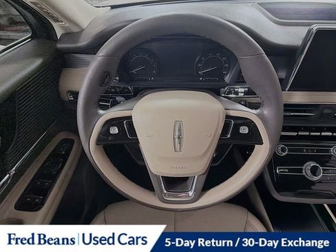 Used 2022 Lincoln Corsair AWD w/ Premium Package image 16