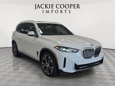 Used 2024 BMW X5 xDrive40i w/ Premium Package image 3