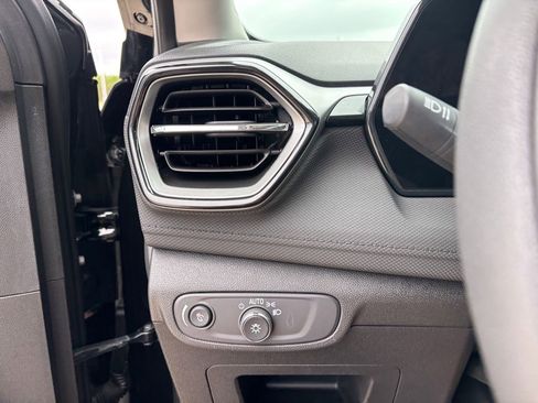 Used 2025 Chevrolet TrailBlazer LT FWD image 21