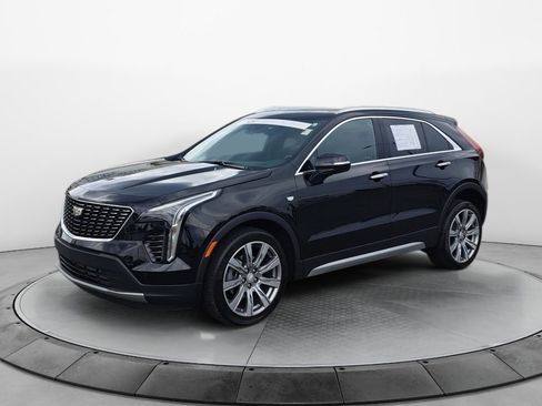 Used 2023 Cadillac XT4 Premium Luxury FWD image 3