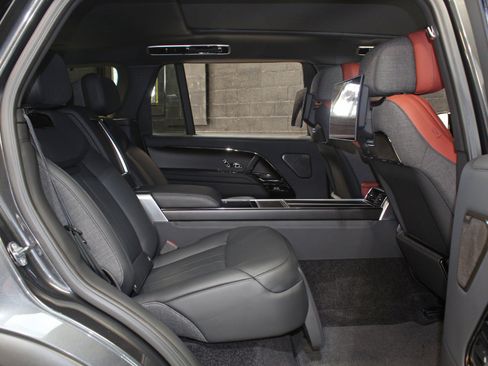 Used 2024 Land Rover Range Rover SV AWD/4WD image 56