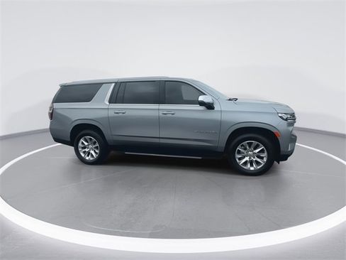 Used 2024 Chevrolet Suburban Premier image 2