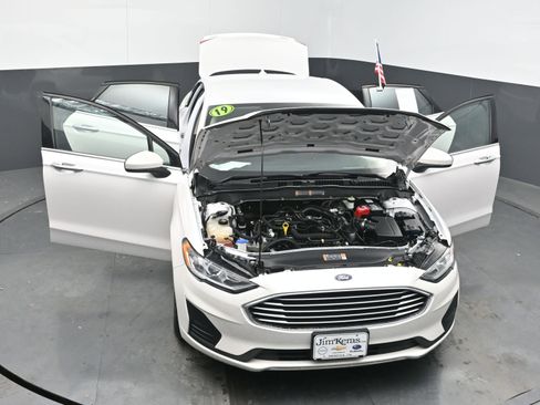 Used 2019 Ford Fusion SE image 39