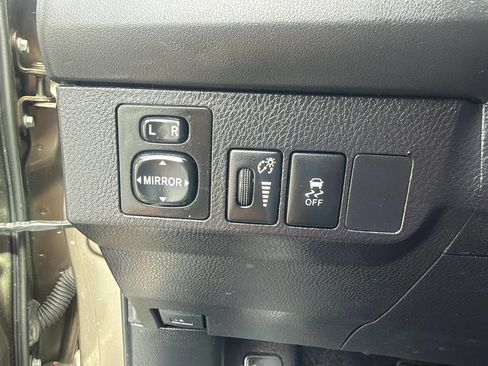 Used 2015 Toyota RAV4 LE FWD image 24