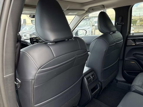 New 2026 Mitsubishi Outlander SE FWD image 12
