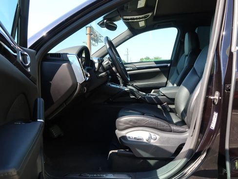 Used 2018 Porsche Cayenne S image 16