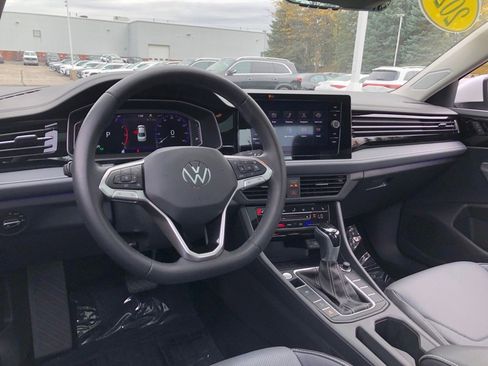 Used 2025 Volkswagen Jetta SEL image 17