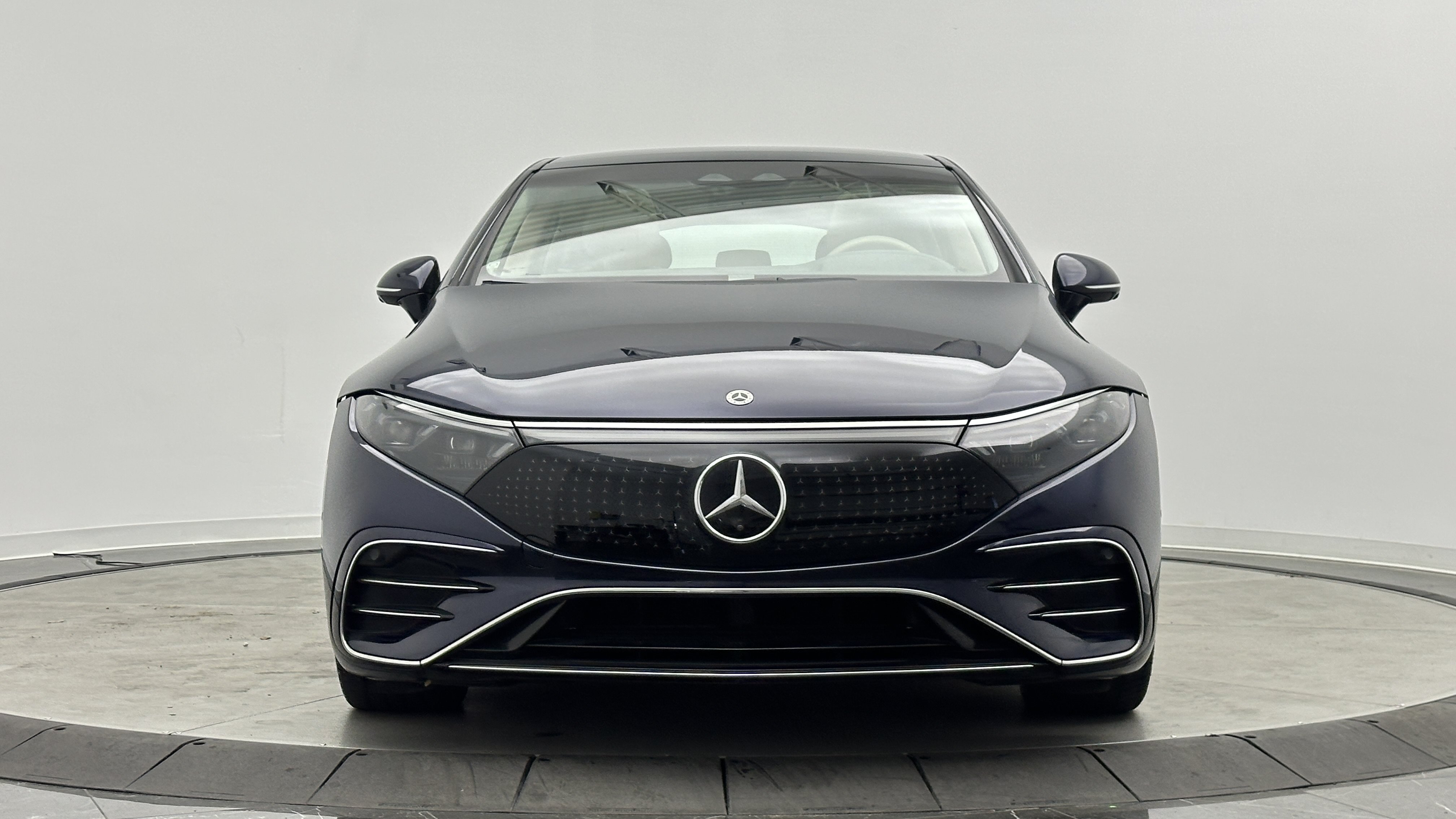 Used 2022 Mercedes-Benz EQS 580 4MATIC Sedan w/ Exclusive Trim Package image 2