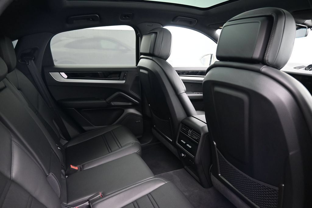 Certified 2026 Porsche Cayenne Coupe AWD/4WD image 7