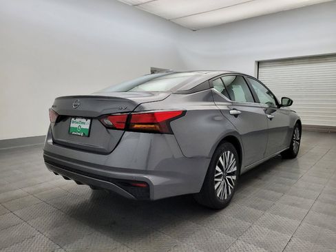 Used 2024 Nissan Altima 2.5 SV image 9