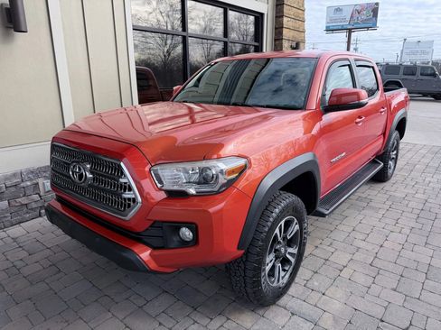 Used 2017 Toyota Tacoma TRD Off-Road w/ Tow Package (A/T) AWD/4WD image 30