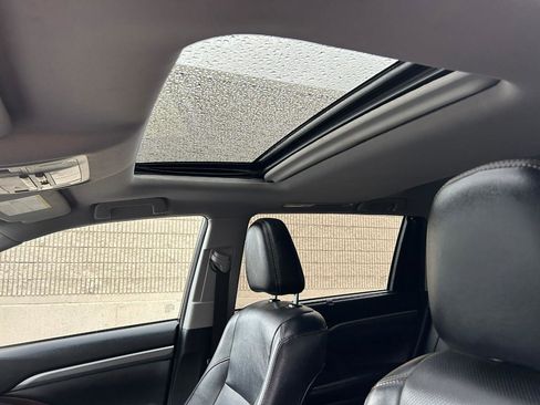 Used 2017 Toyota Highlander Limited w/ Carpet Mat Package AWD/4WD image 13