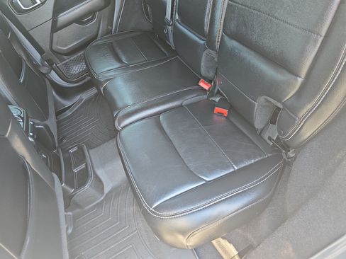 Used 2018 Jeep Wrangler Unlimited Sahara w/ Quick Order Package 24M Moab AWD/4WD image 13