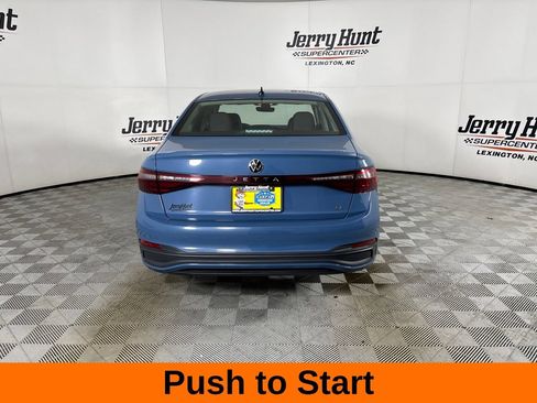Used 2025 Volkswagen Jetta SE FWD image 8