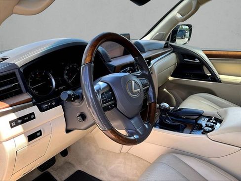 Used 2017 Lexus LX 570 4WD w/ Luxury Package image 13