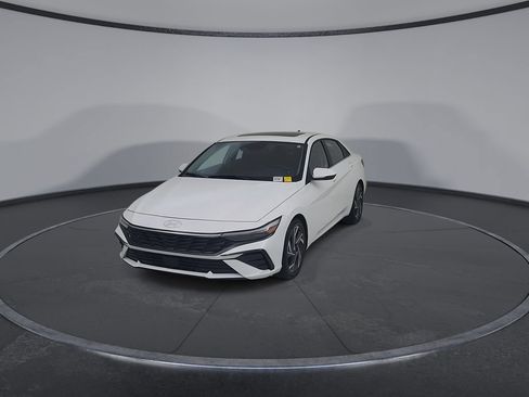 Used 2025 Hyundai Elantra Limited FWD image 6