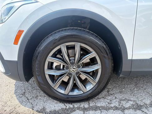 Certified 2023 Volkswagen Tiguan SE w/ Panoramic Sunroof Package FWD image 9