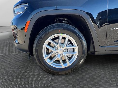 New 2025 Jeep Grand Cherokee Laredo image 23