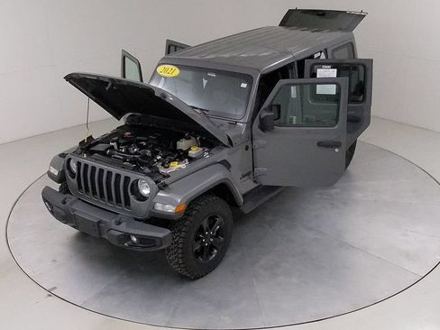 Used 2021 Jeep Wrangler Unlimited Sahara AWD/4WD image 43
