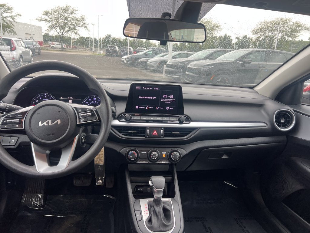 Certified 2023 Kia Forte LXS w/ LXS Technology Package FWD image 12