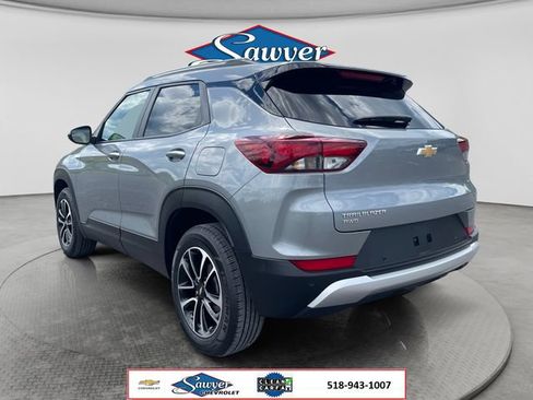 Used 2024 Chevrolet TrailBlazer LT w/ Convenience Package AWD/4WD image 3