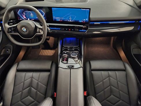 Used 2024 BMW 530i image 4