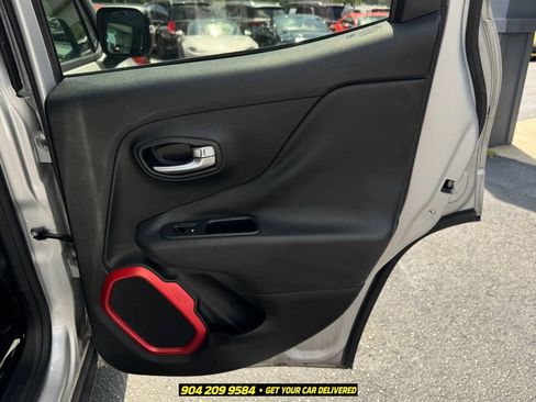 Used 2017 Jeep Renegade Trailhawk AWD/4WD image 26
