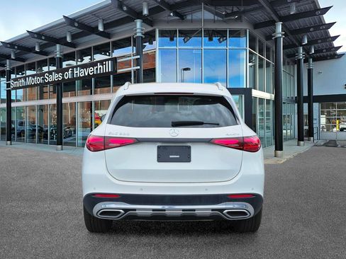 Used 2025 Mercedes-Benz GLC 300 4MATIC image 4