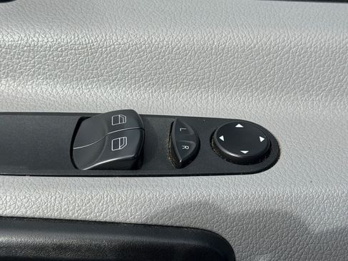 Used 2015 Mercedes-Benz Sprinter 2500 image 7
