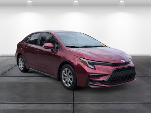 Used 2026 Toyota Corolla XSE FWD image 2