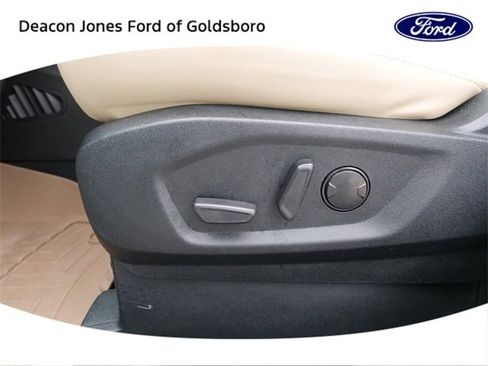 Used 2022 Ford Edge SEL w/ Convenience Package image 17