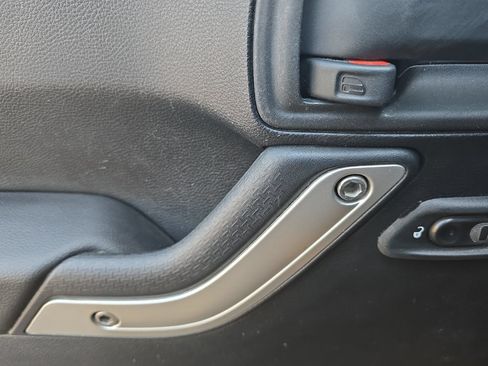 Used 2014 Jeep Wrangler Unlimited Rubicon w/ Dual Top Group AWD/4WD image 11