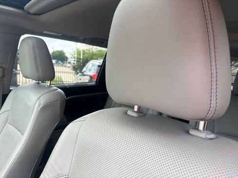 Used 2017 Toyota Highlander Limited FWD image 9