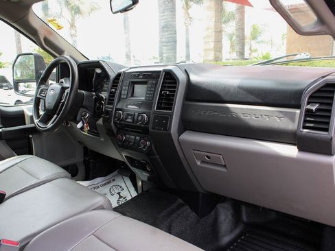 Used 2017 Ford F550 2WD Crew Cab Super Duty image 32