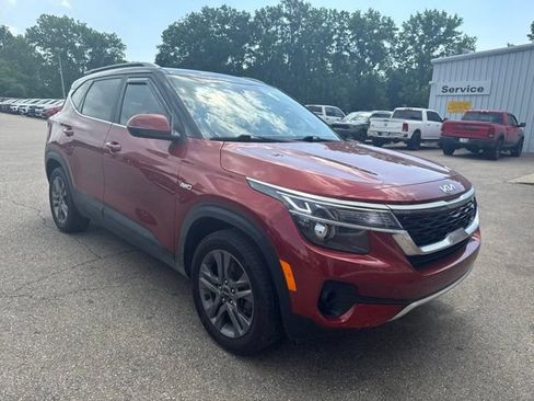 Used 2023 Kia Seltos S w/ Navigation Package AWD/4WD image 3