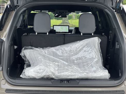 New 2026 Ford Explorer ST-Line w/ ST-Line Street Pack RWD image 19