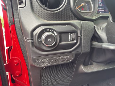 Used 2025 Jeep Wrangler Unlimited Rubicon AWD/4WD image 26