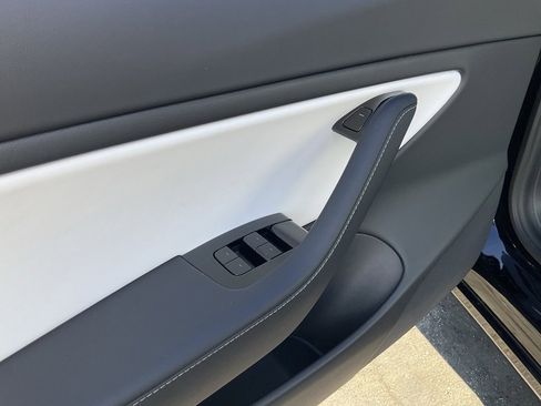 Used 2020 Tesla Model 3 Long Range image 23