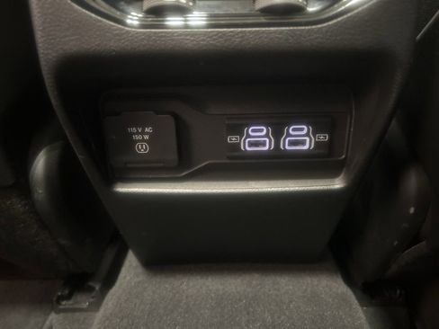 Used 2022 Jeep Grand Cherokee Overland w/ Luxury Tech Group IV image 28