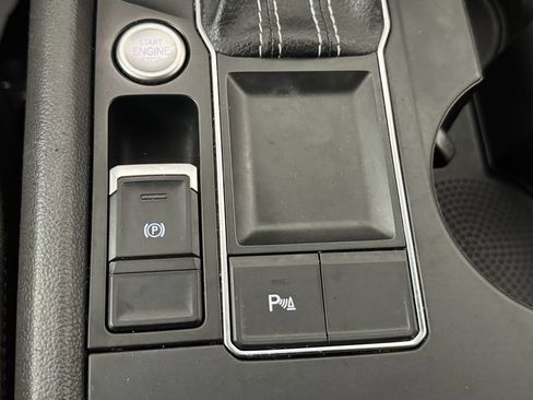 Used 2021 Volkswagen Atlas Cross Sport SE FWD image 22