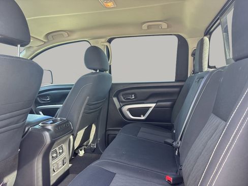Used 2019 Nissan Titan SV w/ SV Convenience Package image 17