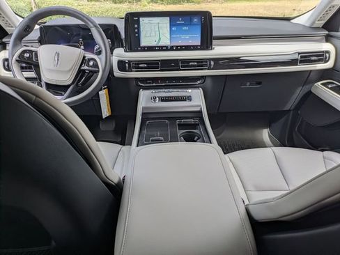 New 2026 Lincoln Aviator AWD image 12