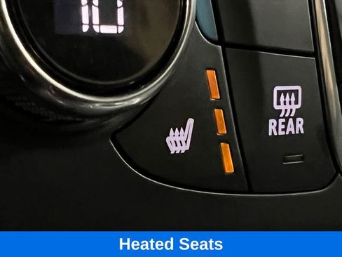 Used 2022 Chevrolet Traverse LT image 3