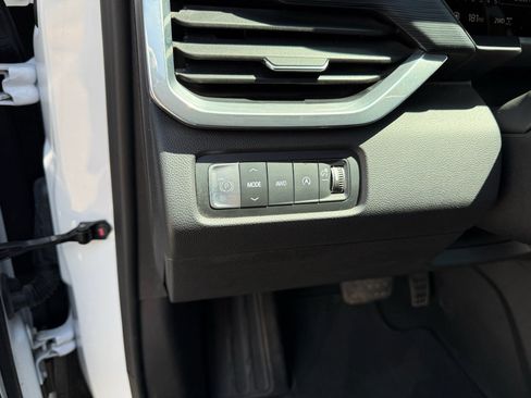 Used 2024 GMC Acadia Elevation AWD/4WD image 17