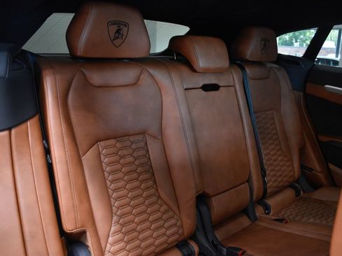 Used 2022 Lamborghini Urus AWD/4WD image 33