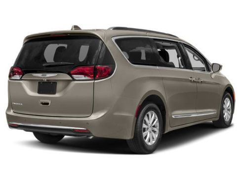 Used 2018 Chrysler Pacifica Touring-L Plus w/ Tire & Wheel Group FWD image 2